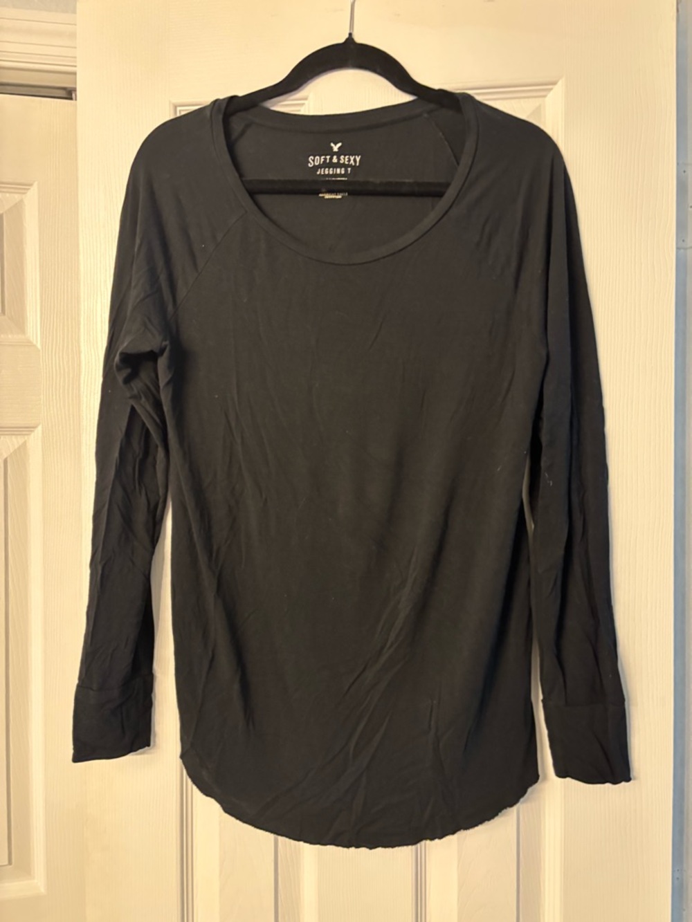 American Eagle Outfitters Black Soft & Sexy Long-Sleeve Scoop Neck Tee